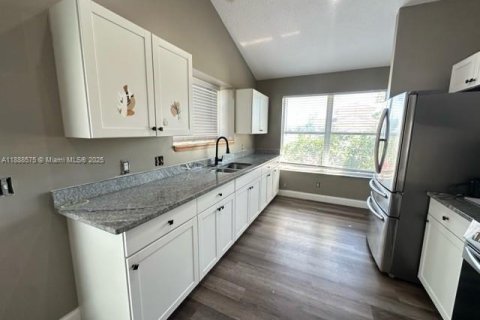 Casa en venta en Port St. Lucie, Florida, 3 dormitorios, 159.79 m2 № 1984155 - foto 4