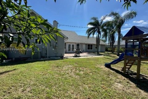 Casa en venta en Port St. Lucie, Florida, 3 dormitorios, 159.79 m2 № 1984155 - foto 15