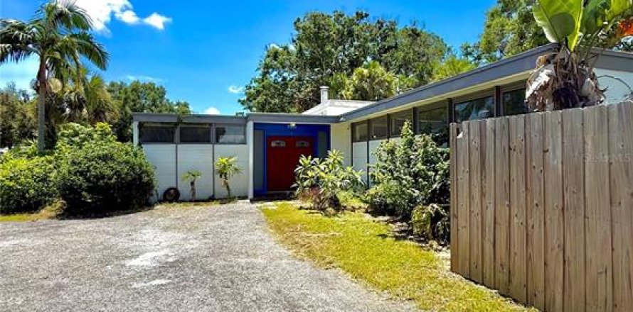 House in Pinellas Park, Florida 5 bedrooms, 215.72 sq.m. № 1865930