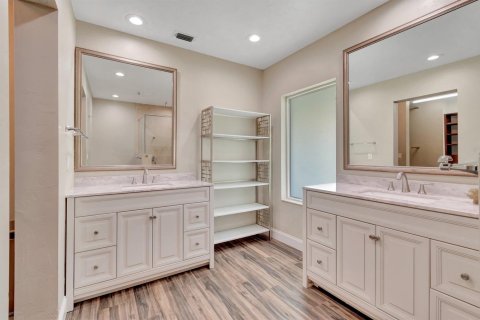 House in Delray Beach, Florida 4 bedrooms, 267.74 sq.m. № 2187198 - photo 30