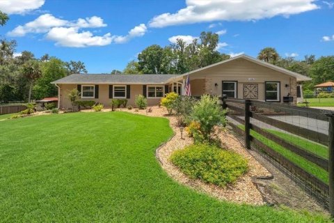 House in Ocala, Florida 3 bedrooms, 174.93 sq.m. № 2299477