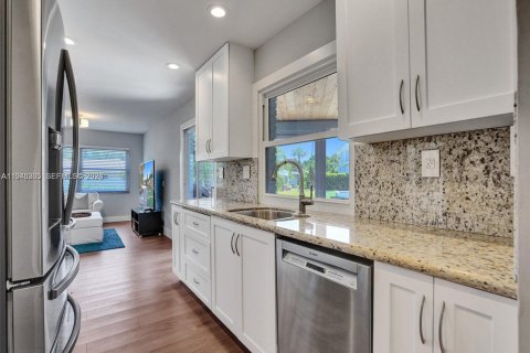 House in Boca Raton, Florida 3 bedrooms, 144.83 sq.m. № 2003020 - photo 7