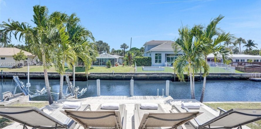 House in Boca Raton, Florida 3 bedrooms, 144.83 sq.m. № 2003020