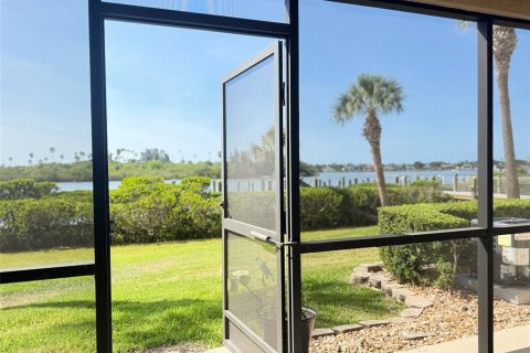 Condo in New Smyrna Beach, Florida, 2 bedrooms  № 1659629 - photo 13