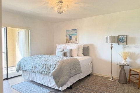 Condo in New Smyrna Beach, Florida, 2 bedrooms  № 1659629 - photo 19