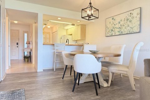 Condo in New Smyrna Beach, Florida, 2 bedrooms  № 1659629 - photo 9