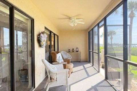Condo in New Smyrna Beach, Florida, 2 bedrooms  № 1659629 - photo 11