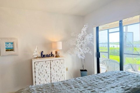 Condo in New Smyrna Beach, Florida, 2 bedrooms  № 1659629 - photo 20