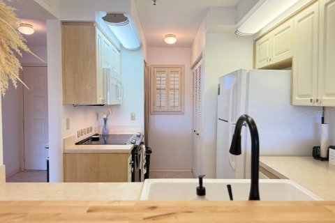 Condo in New Smyrna Beach, Florida, 2 bedrooms  № 1659629 - photo 16