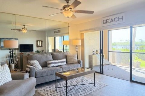Condo in New Smyrna Beach, Florida, 2 bedrooms  № 1659629 - photo 8