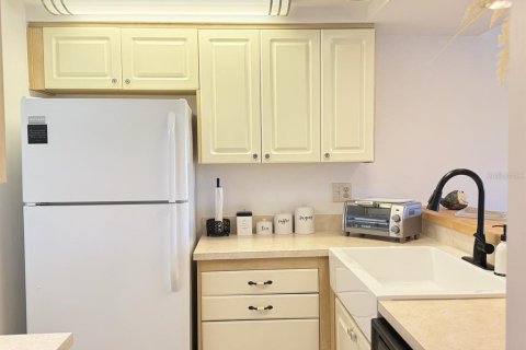 Condo in New Smyrna Beach, Florida, 2 bedrooms  № 1659629 - photo 17