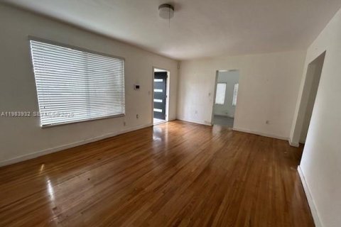 Купить виллу или дом в Уэст -Майами, Флорида 2 спальни, 134.62м2, № 2047136 - фото 4