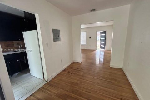 Купить виллу или дом в Уэст -Майами, Флорида 2 спальни, 134.62м2, № 2047136 - фото 13