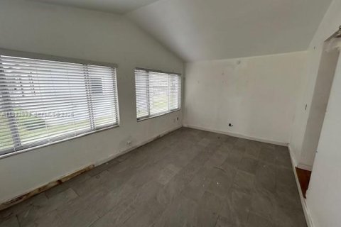 Купить виллу или дом в Уэст -Майами, Флорида 2 спальни, 134.62м2, № 2047136 - фото 11