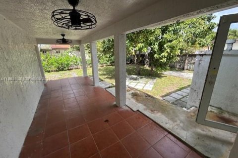 Купить виллу или дом в Уэст -Майами, Флорида 2 спальни, 134.62м2, № 2047136 - фото 19