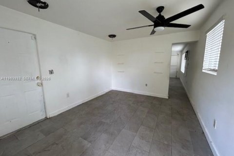 Купить виллу или дом в Уэст -Майами, Флорида 2 спальни, 134.62м2, № 2047136 - фото 15