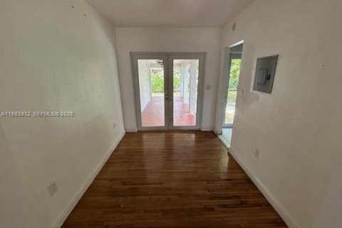 Купить виллу или дом в Уэст -Майами, Флорида 2 спальни, 134.62м2, № 2047136 - фото 12