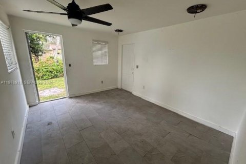 Купить виллу или дом в Уэст -Майами, Флорида 2 спальни, 134.62м2, № 2047136 - фото 16