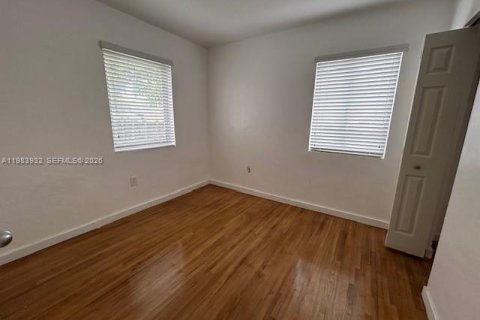 Купить виллу или дом в Уэст -Майами, Флорида 2 спальни, 134.62м2, № 2047136 - фото 8