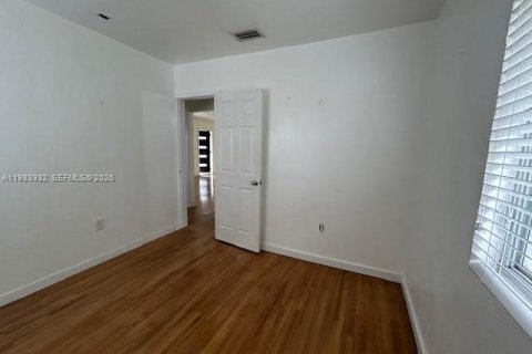 Купить виллу или дом в Уэст -Майами, Флорида 2 спальни, 134.62м2, № 2047136 - фото 9