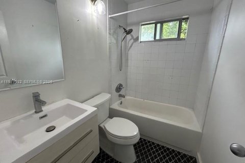 Купить виллу или дом в Уэст -Майами, Флорида 2 спальни, 134.62м2, № 2047136 - фото 7