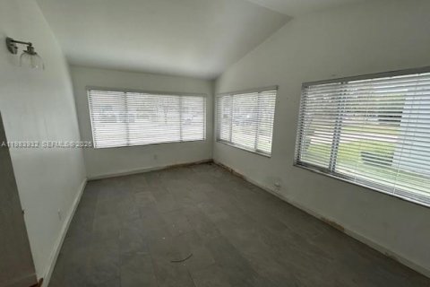 Купить виллу или дом в Уэст -Майами, Флорида 2 спальни, 134.62м2, № 2047136 - фото 10