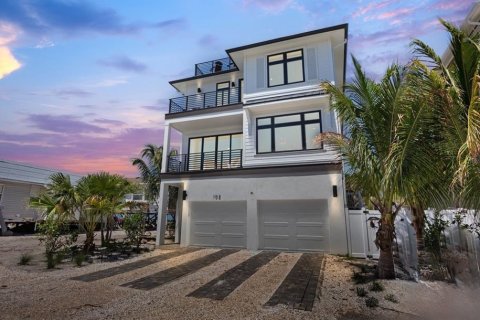 Villa ou maison à vendre à Bradenton Beach, Floride: 7 chambres, 304.63 m2 № 1906256 - photo 1