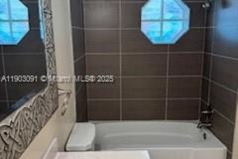 Casa en alquiler en Hollywood, Florida, 3 dormitorios, 131.92 m2 № 1954353 - foto 16