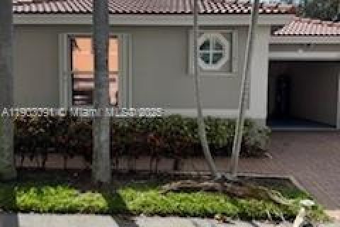 Casa en alquiler en Hollywood, Florida, 3 dormitorios, 131.92 m2 № 1954353 - foto 1