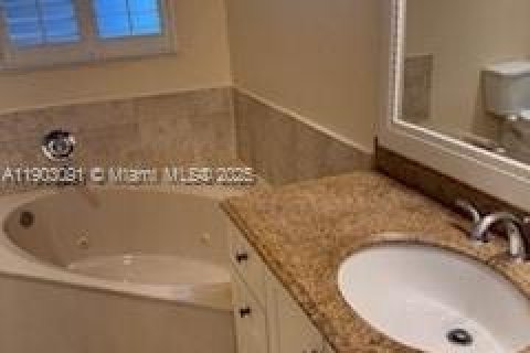Casa en alquiler en Hollywood, Florida, 3 dormitorios, 131.92 m2 № 1954353 - foto 21
