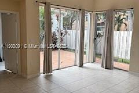 Casa en alquiler en Hollywood, Florida, 3 dormitorios, 131.92 m2 № 1954353 - foto 11
