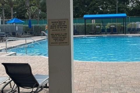 Villa ou maison à louer à Hollywood, Floride: 3 chambres, 131.92 m2 № 1954353 - photo 25