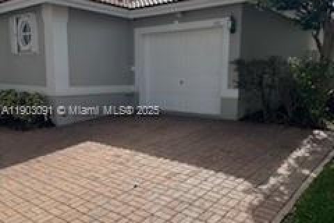 Casa en alquiler en Hollywood, Florida, 3 dormitorios, 131.92 m2 № 1954353 - foto 2