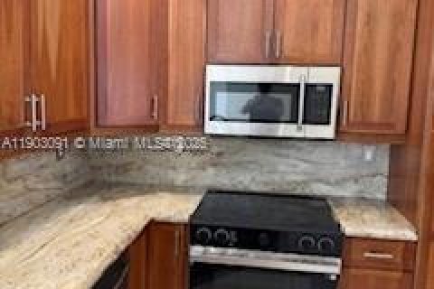 Casa en alquiler en Hollywood, Florida, 3 dormitorios, 131.92 m2 № 1954353 - foto 3