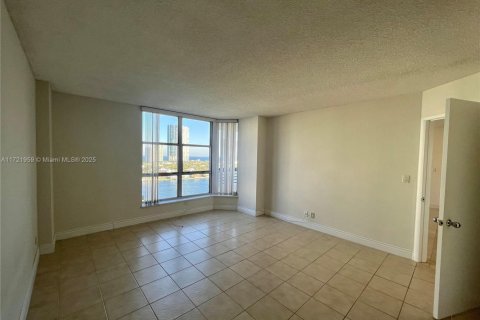 Copropriété à louer à Aventura, Floride: 2 chambres, 106.84 m2 № 1763594 - photo 9