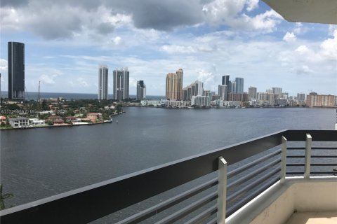 Copropriété à louer à Aventura, Floride: 2 chambres, 106.84 m2 № 1763594 - photo 2