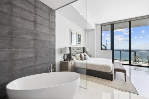Condo in Miami, Florida, 4 bedrooms  № 1776445 - photo 13