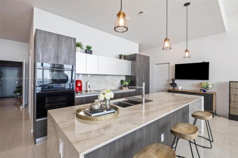 Condo in Miami, Florida, 4 bedrooms  № 1776445 - photo 3