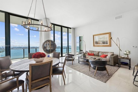 Condo in Miami, Florida, 4 bedrooms  № 1776445 - photo 5
