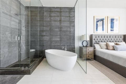 Condo in Miami, Florida, 4 bedrooms  № 1776445 - photo 11