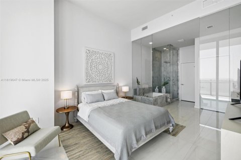 Condo in Miami, Florida, 4 bedrooms  № 1776445 - photo 15
