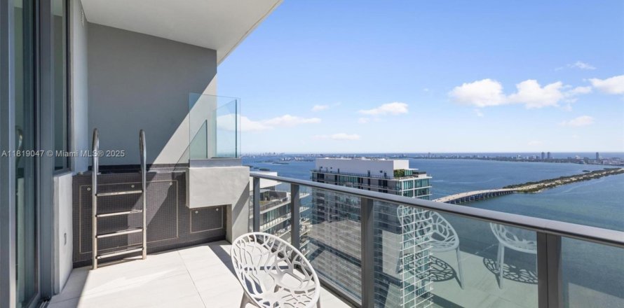 Condo in Miami, Florida, 4 bedrooms  № 1776445