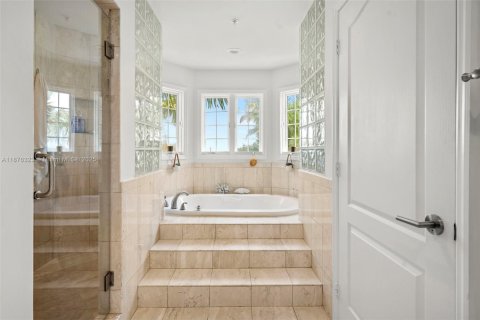 Condominio en venta en Miami Beach, Florida, 4 dormitorios, 259.2 m2 № 1981462 - foto 22