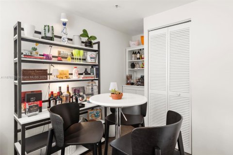 Condominio en venta en Miami Beach, Florida, 4 dormitorios, 259.2 m2 № 1981462 - foto 13