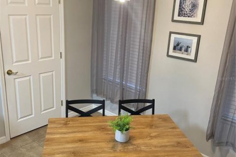 Touwnhouse à louer à Tampa, Floride: 3 chambres, 155.33 m2 № 2430641 - photo 12