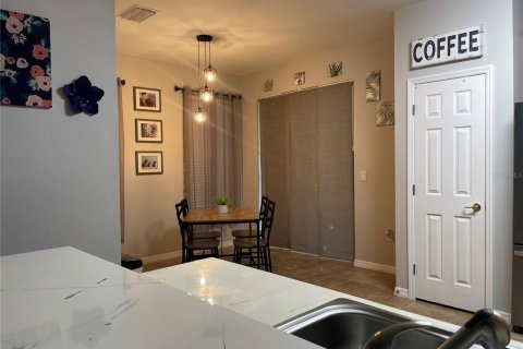 Touwnhouse à louer à Tampa, Floride: 3 chambres, 155.33 m2 № 2430641 - photo 15