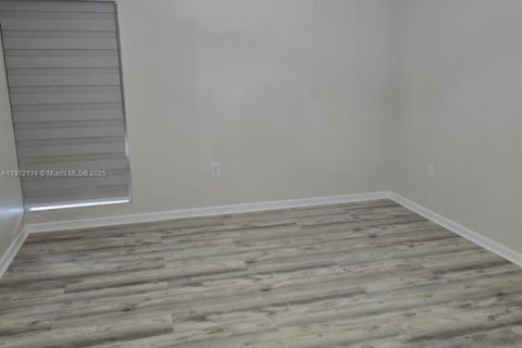 Copropriété à vendre à Miami, Floride: 2 chambres, 73.67 m2 № 1966811 - photo 1