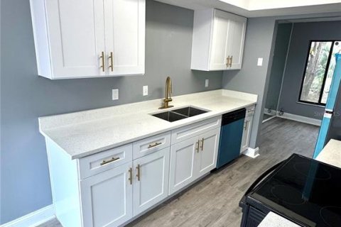 Condo in Orlando, Florida, 2 bedrooms  № 1565363 - photo 10