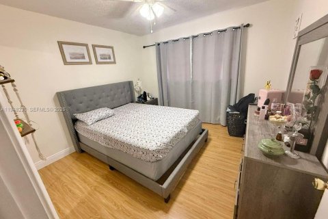 Снять в аренду таунхаус в Майами, Флорида 4 спальни, 117.34м2, № 2004539 - фото 12