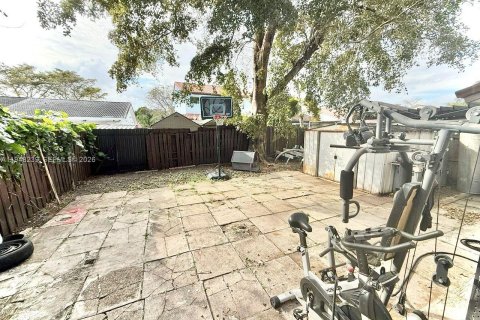 Снять в аренду таунхаус в Майами, Флорида 4 спальни, 117.34м2, № 2004539 - фото 18